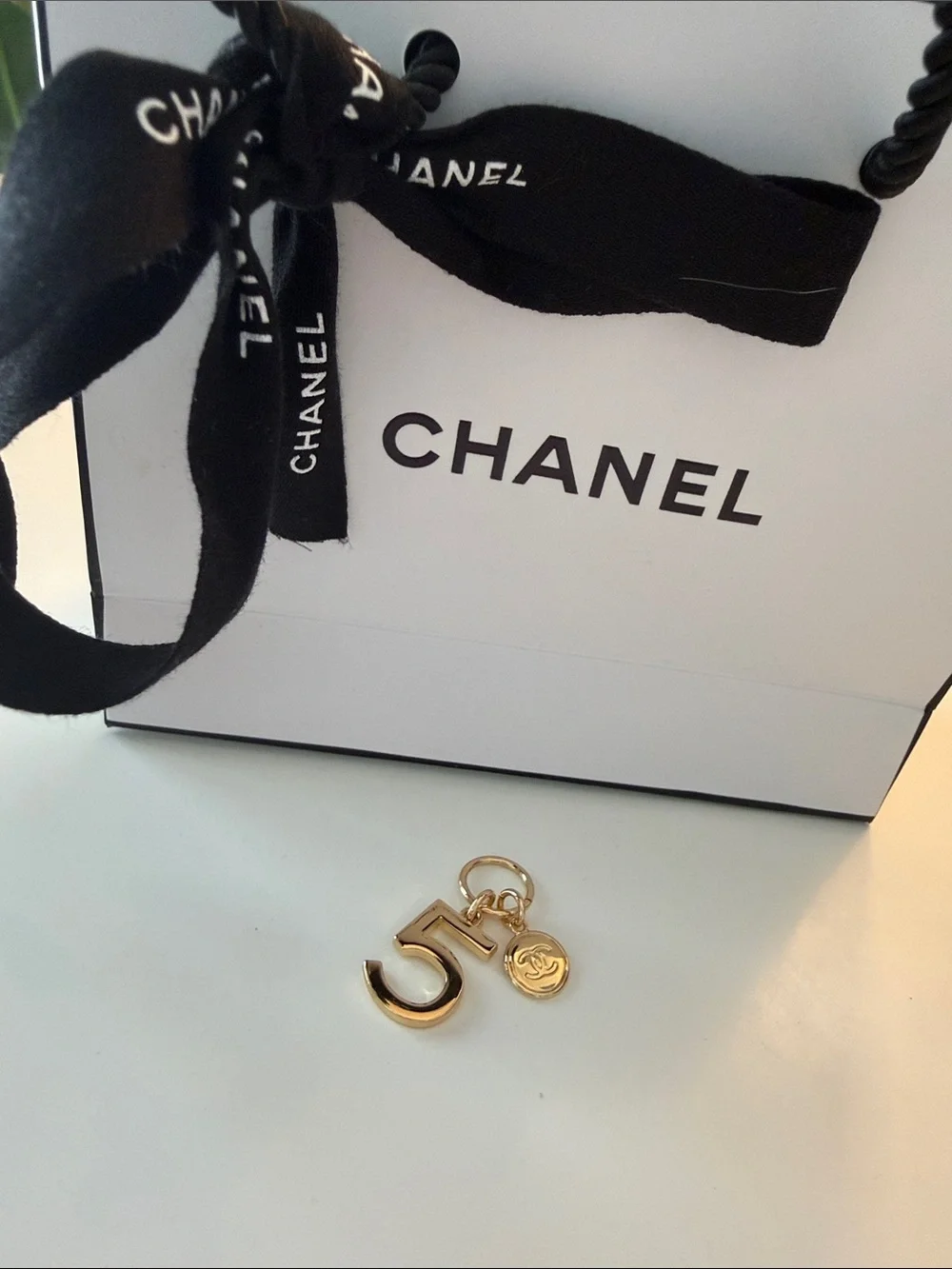 Authentic CHANEL Beauty Holiday Limited Edition Gold No. 5 Charm Set + Gift Bag